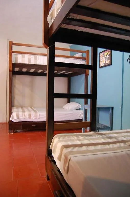 تولوم Hostal Chalupa بيت شباب