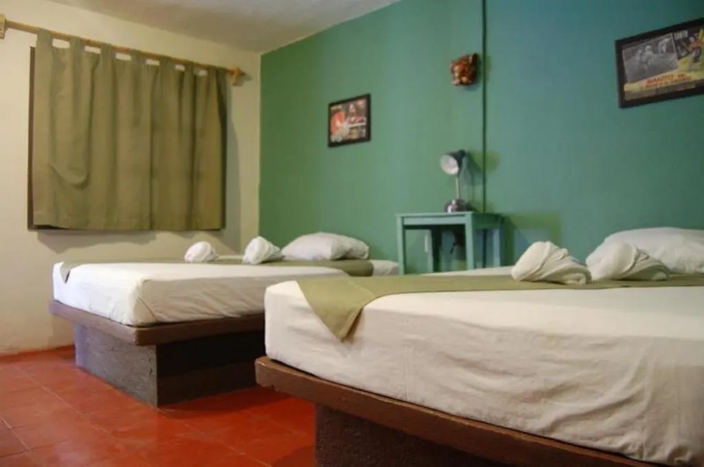 تولوم Hostal Chalupa 0*,